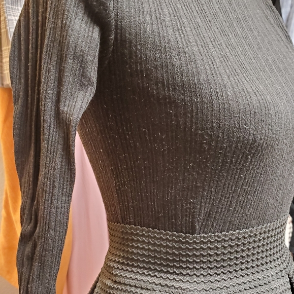 Skirt and shirt - Picture 3 of 5